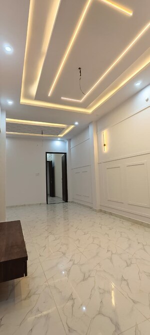 Room in 3.5 BHK Independent House at Matiyari – for Sale