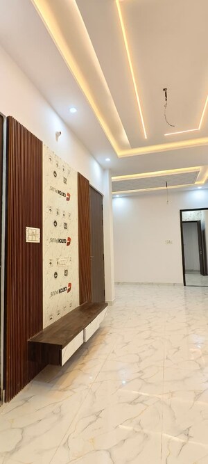 Building Lobby in 3.5 BHK Independent House at Matiyari – for Sale