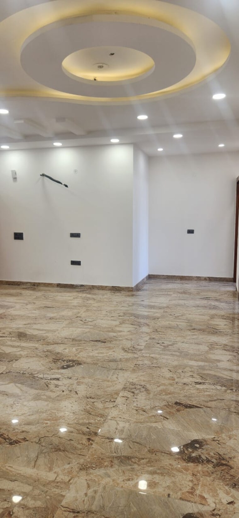 Room, bptp-discovery-park 3 Bedroom 2440 Sq.Ft. Apartment In Sector 80 Faridabad 9405582
