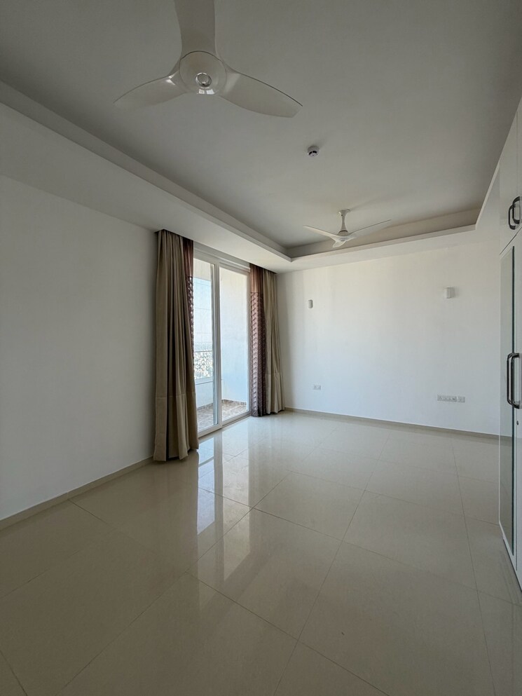 Room, omaxe-lake 5 Bedroom 3550 Sq.Ft. Penthouse In North Mullanpur Chandigarh 9405459
