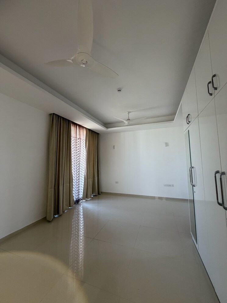Room, omaxe-lake 5 Bedroom 3550 Sq.Ft. Penthouse In North Mullanpur Chandigarh 9405459