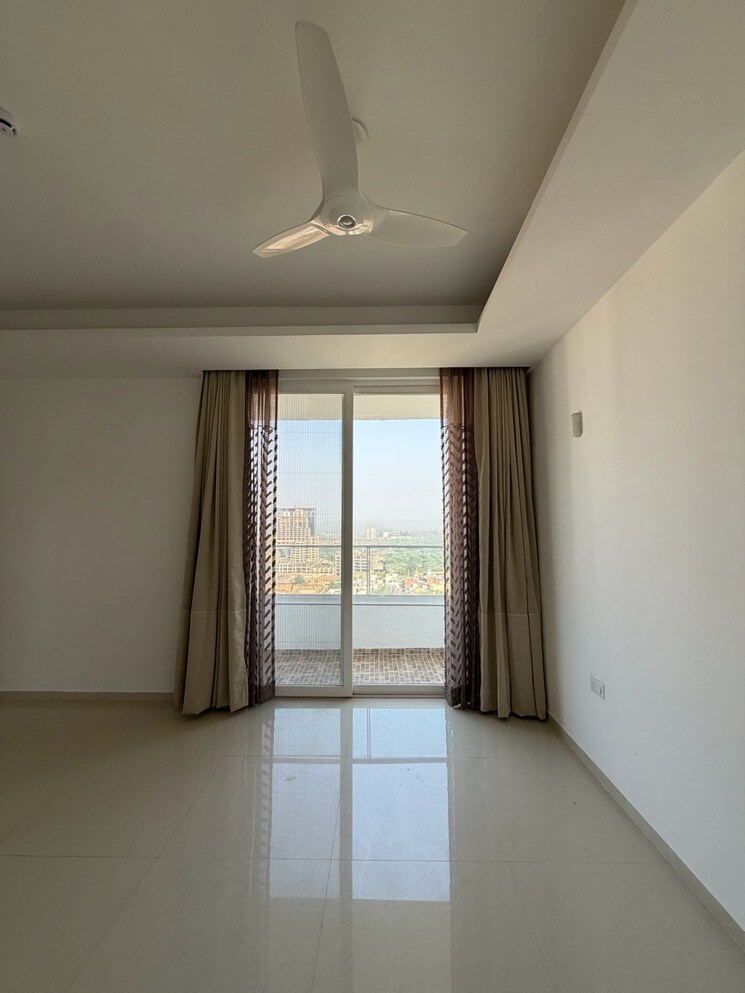 Room, omaxe-lake 5 Bedroom 3550 Sq.Ft. Penthouse In North Mullanpur Chandigarh 9405459