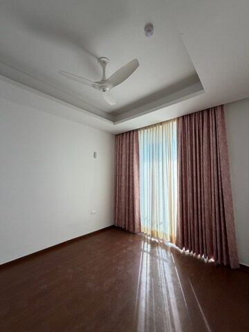 Room in 5 BHK Penthouse at Omaxe Lake, North Mullanpur – for Sale