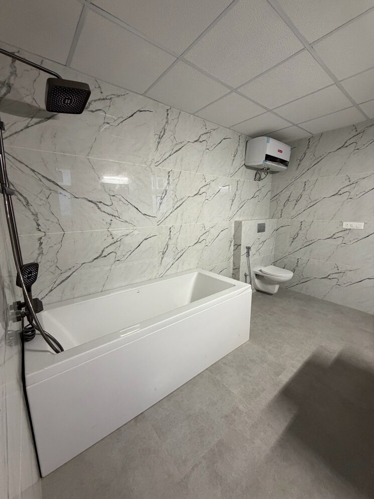 Bathroom, omaxe-lake 5 Bedroom 3550 Sq.Ft. Penthouse In North Mullanpur Chandigarh 9405459