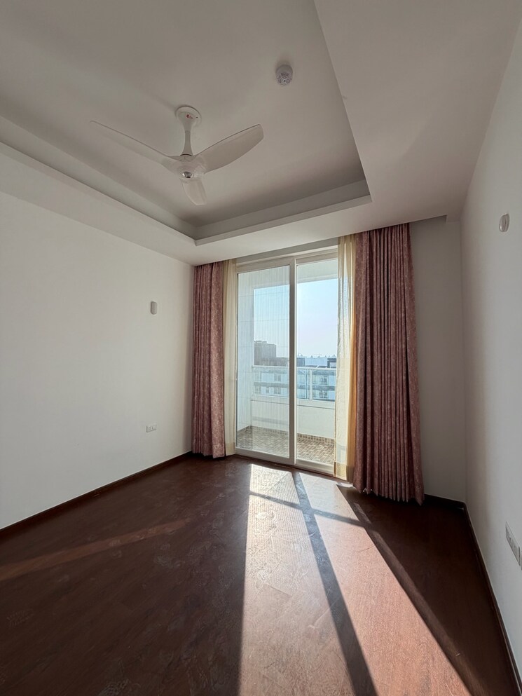 Room, omaxe-lake 5 Bedroom 3550 Sq.Ft. Penthouse In North Mullanpur Chandigarh 9405459