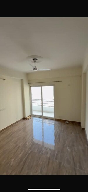 Room in 3 BHK Apartment at Amrapali Terrace Homes, Tech Zone 4 Greater Noida – for Rent