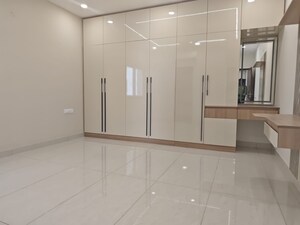 Room in 3 BHK Apartment at Prestige Beverly Hills, Kokapet – for Rent