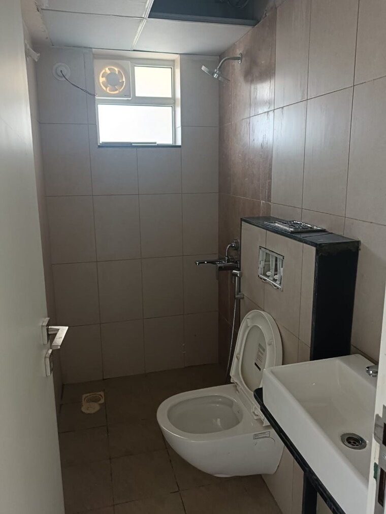 Bathroom, godrej-hillside 3 Bedroom 1180 Sq.Ft. Apartment In Mahalunge Pune 9405630