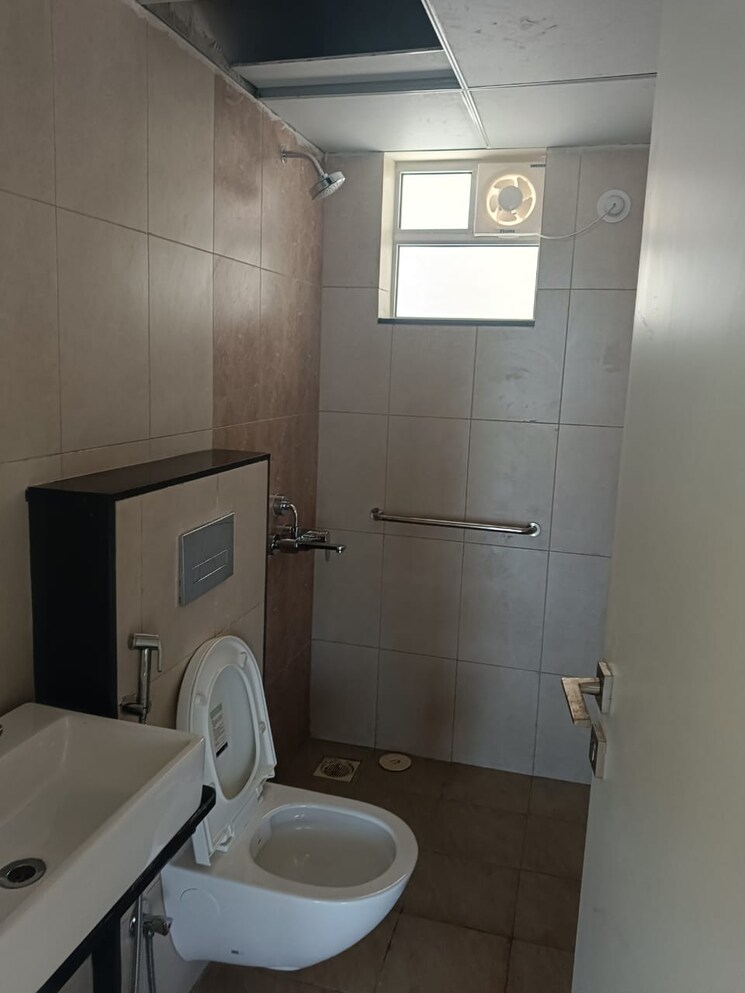 Bathroom, godrej-hillside 3 Bedroom 1180 Sq.Ft. Apartment In Mahalunge Pune 9405630