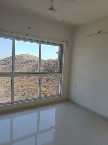 Room in 3 BHK Apartment at Godrej Hillside, Mahalunge – for Rent