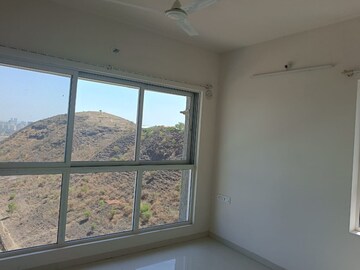 Room in 3 BHK Apartment at Godrej Hillside, Mahalunge – for Rent