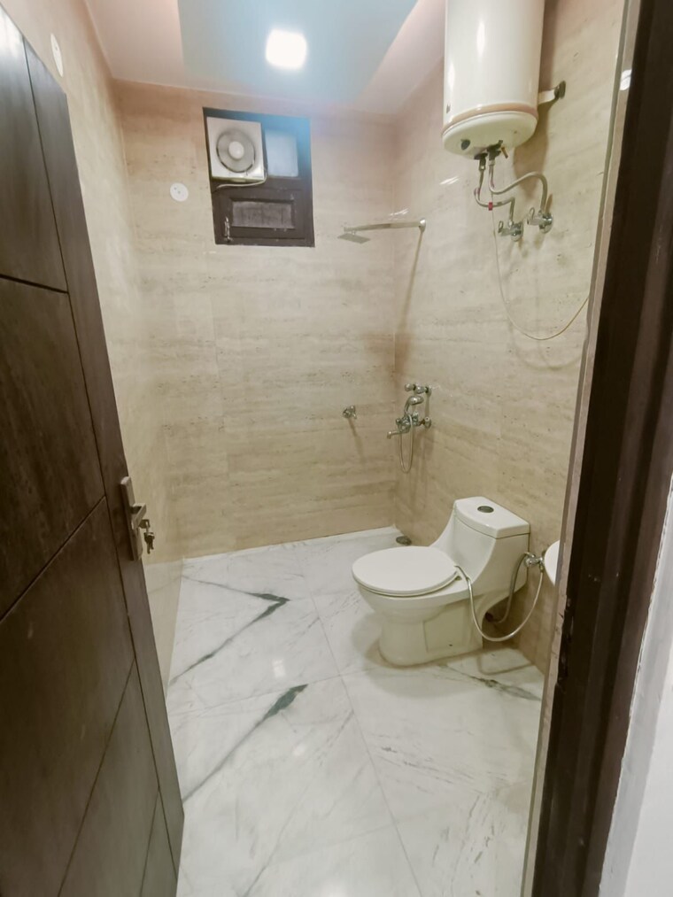 Bathroom, lajpat nagar iii 2 Bedroom 1200 Sq.Ft. Builder Floor In Lajpat Nagar Iii Delhi 9405639