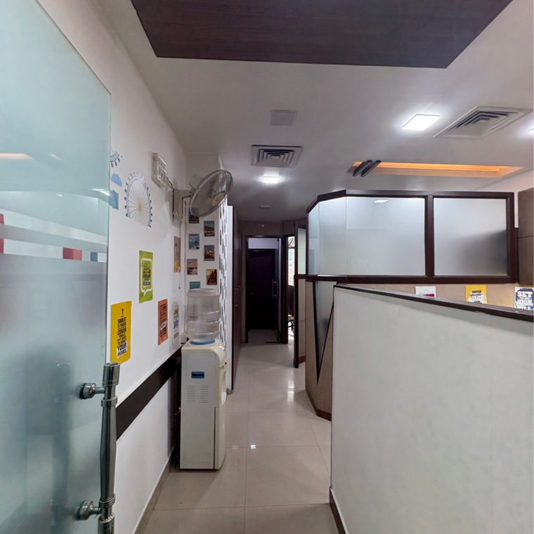Team Area, netaji subhash place Commercial Office Space 550 Sq.Ft. In Netaji Subhash Place Delhi 9405670