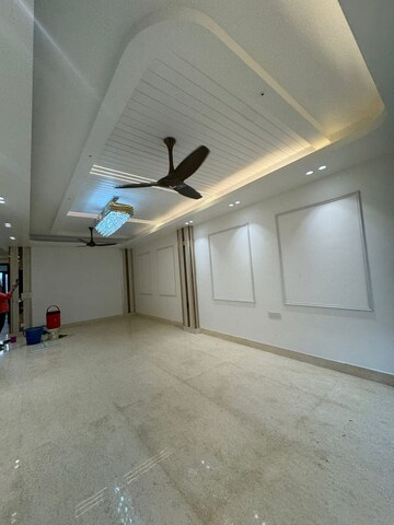 Room in 2 BHK Builder Floor at Lajpat Nagar Iii – for Rent