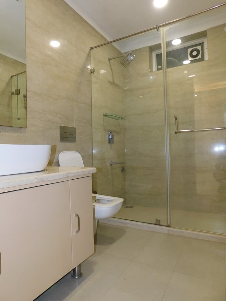 Attached Bathroom, lajpat nagar iii 2 Bedroom 1400 Sq.Ft. Builder Floor In Lajpat Nagar Iii Delhi 9405684