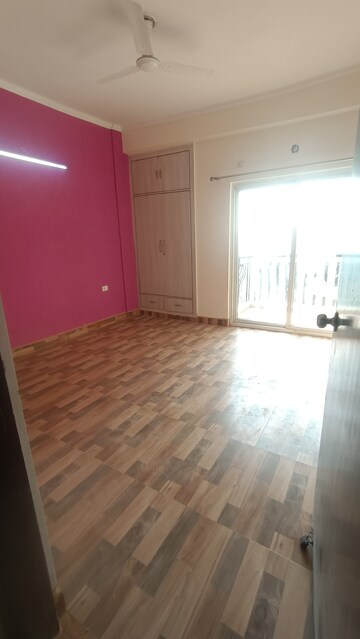 Room in 3 BHK Apartment at Prateek Wisteria, Sector 77 – for Rent