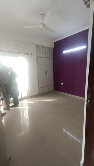 Room in 3 BHK Apartment at Prateek Wisteria, Sector 77 – for Rent