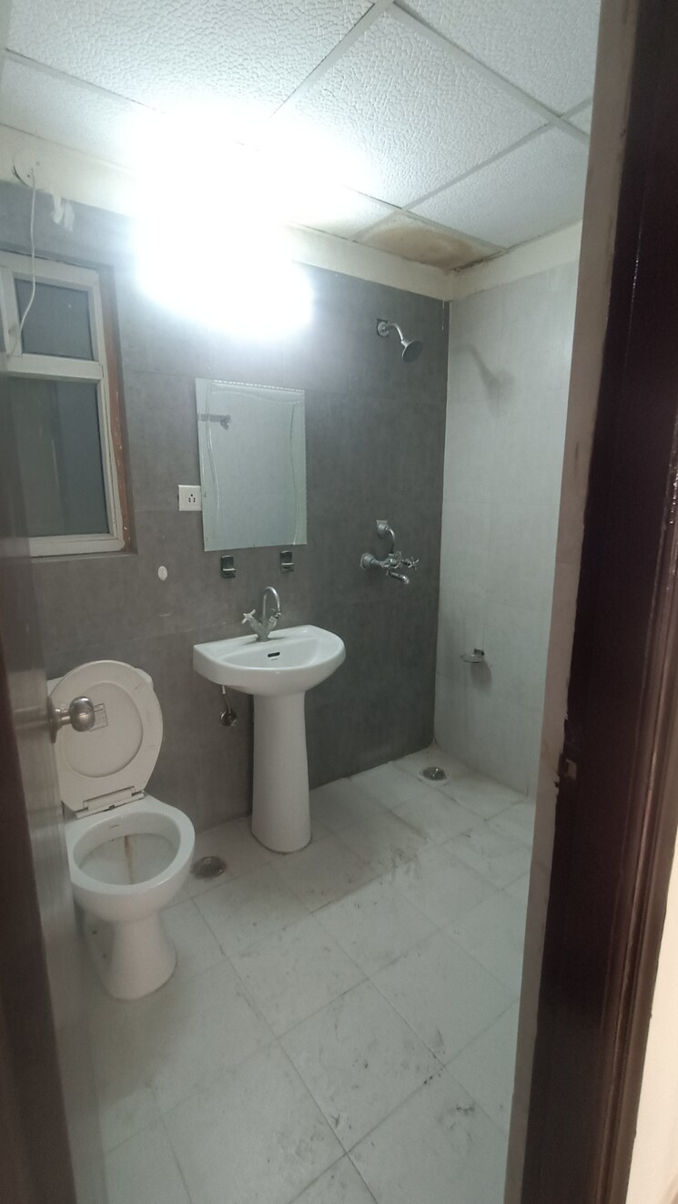 Bathroom, prateek-wisteria 3 Bedroom 1560 Sq.Ft. Apartment In Sector 77 Noida 9405743