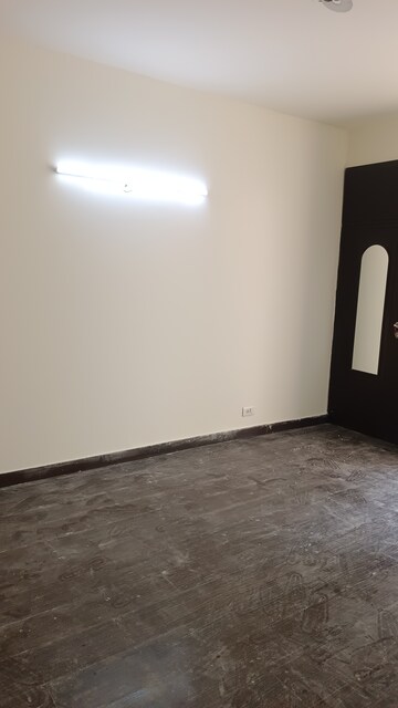 Room in 3 BHK Apartment at Aditya Celebrity Homes, Sector 76 – for Rent