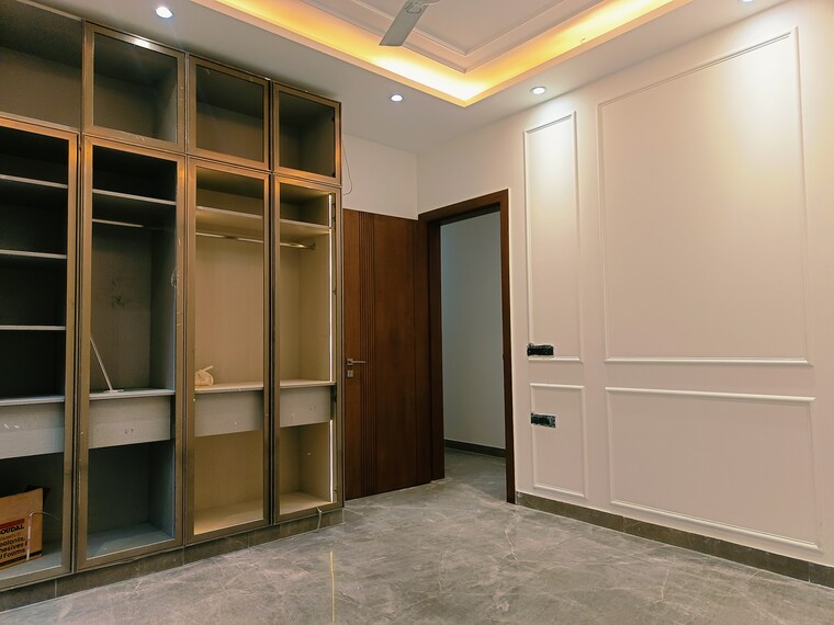 Room, shivalik colony 3 Bedroom 1800 Sq.Ft. Builder Floor In Shivalik Colony Delhi 9405758