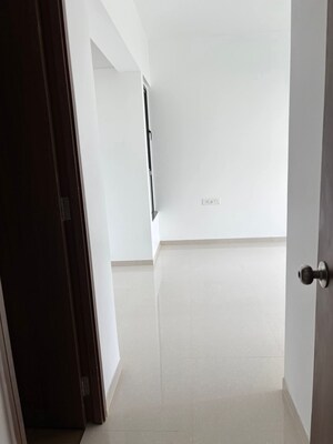 2 BHK Apartment For Rent in Kalpataru Immensa, Kolshet Road