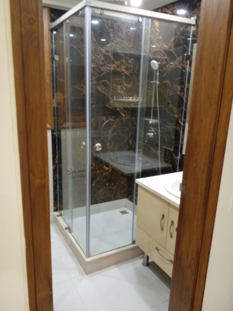 Attached Bathroom, chittaranjan park 3 Bedroom 1600 Sq.Ft. Builder Floor In Chittaranjan Park Delhi 9405773