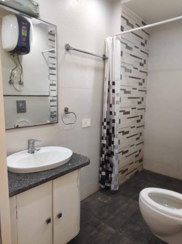 Bathroom, chittaranjan park 3 Bedroom 1600 Sq.Ft. Builder Floor In Chittaranjan Park Delhi 9405773