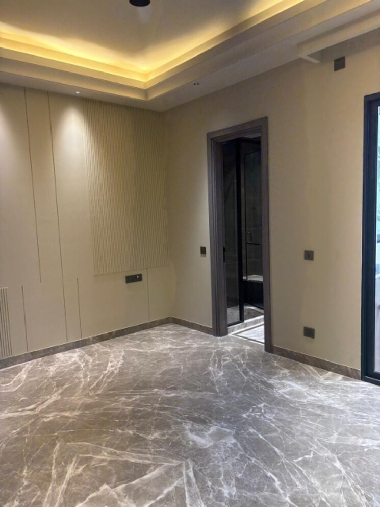 Master Bedroom, chittaranjan park 3 Bedroom 2008 Sq.Ft. Builder Floor In Chittaranjan Park Delhi 9405777