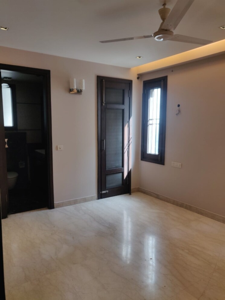 Bedroom, chittaranjan park 3 Bedroom 2008 Sq.Ft. Builder Floor In Chittaranjan Park Delhi 9405777