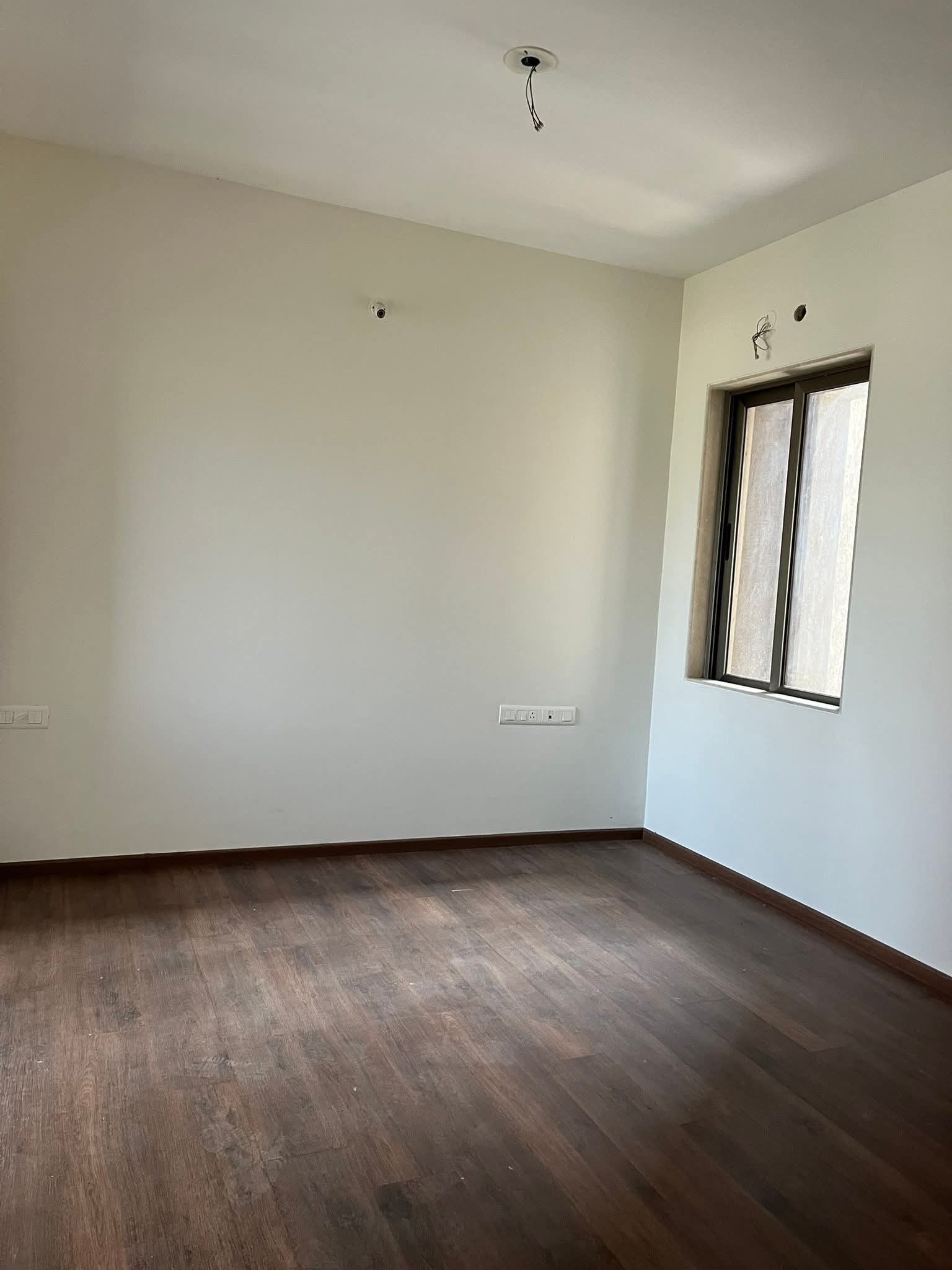 3.5 BHK + Extra Room Apartment For Rent in Bhimjyani Verraton