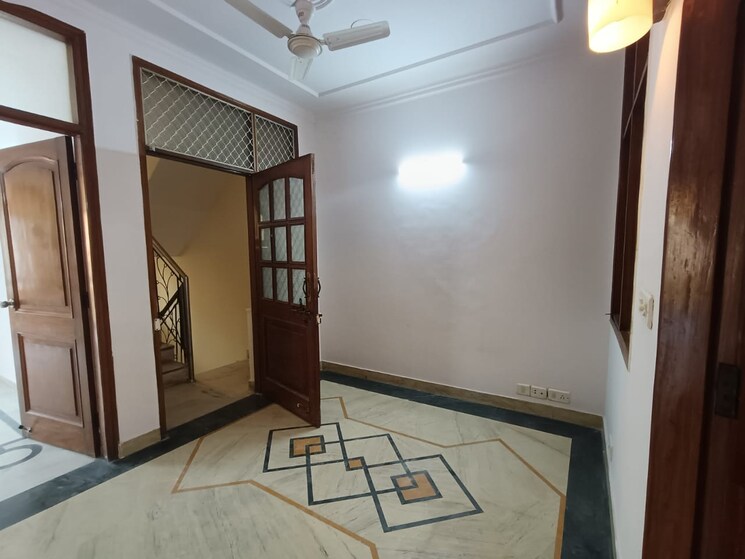 Room, east-of-kailash-block-b-rwa 2 Bedroom 150 Sq.Yd. Builder Floor In East Of Kailash Delhi 9405793