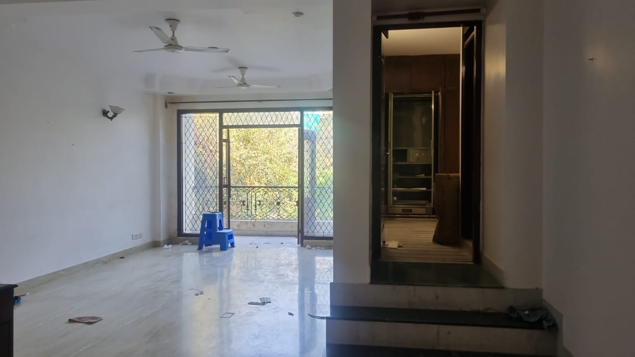 3 BHK + Pooja Room Builder Floor For Rent in RWA Chittaranjan Park Block R