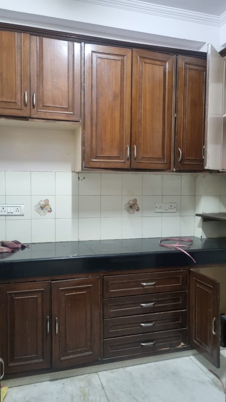 Kitchen, rwa-chittaranjan-park-block-r 3 Bedroom 160 Sq.Yd. Builder Floor In Chittaranjan Park Delhi 9405796