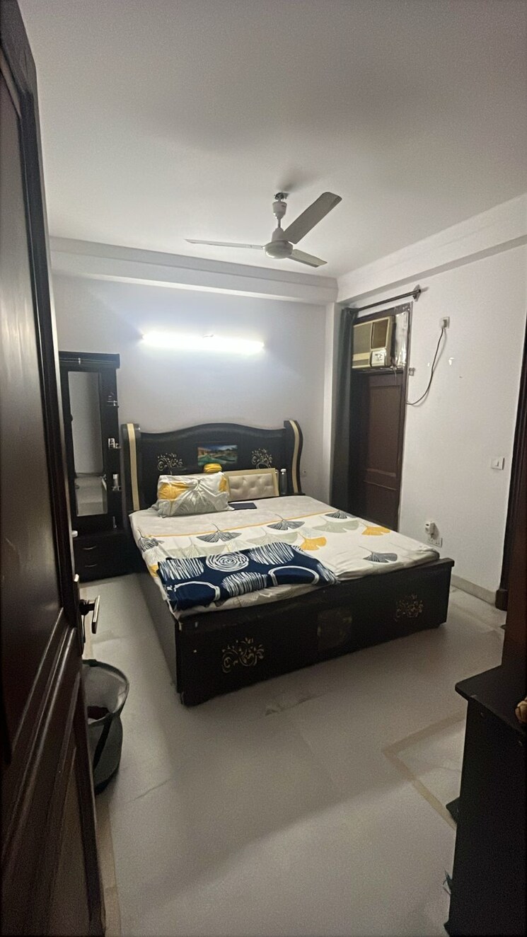 Bedroom, kailash colony 2 Bedroom 160 Sq.Yd. Builder Floor In Kailash Colony Delhi 9405798