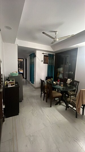 Gym in 2 BHK Builder Floor at Kailash Colony – for Rent