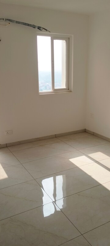 Room in 3 BHK Apartment at Rishita Manhattan, Gomti Nagar – for Rent