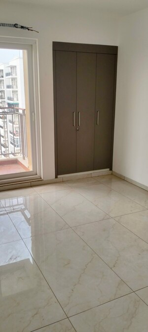 Room in 3 BHK Apartment at Rishita Manhattan, Gomti Nagar – for Rent