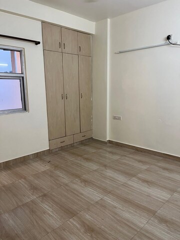 Room in 3 BHK Apartment at The Retreat Gurgaon, Sector 41 – for Rent