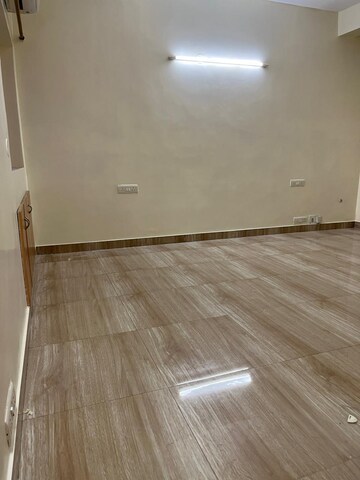 Room in 3 BHK Apartment at The Retreat Gurgaon, Sector 41 – for Rent