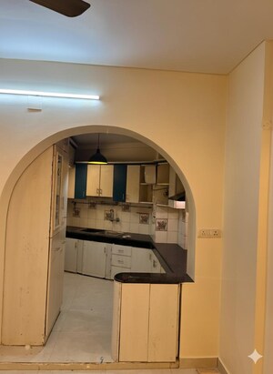 Building Lobby in 3 BHK Apartment at The Retreat Gurgaon, Sector 41 – for Rent