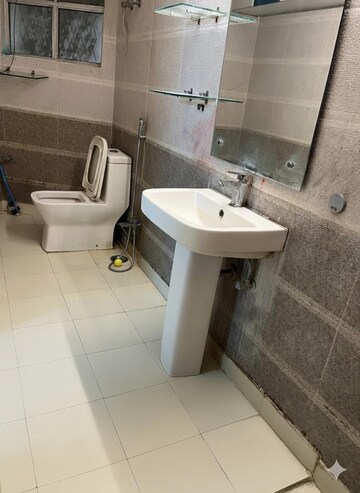 Team Area in 3 BHK Apartment at The Retreat Gurgaon, Sector 41 – for Rent