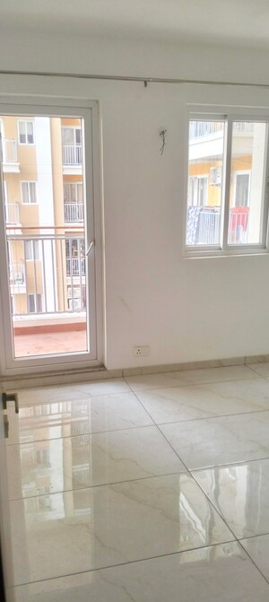 Room in 3 BHK Apartment at Rishita Manhattan, Gomti Nagar – for Rent