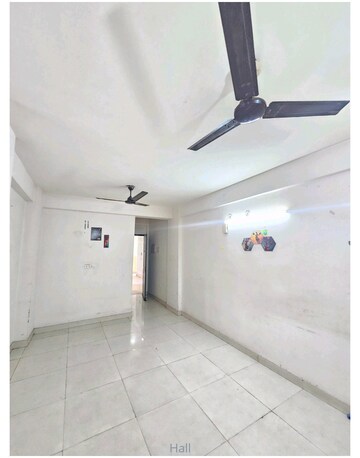 Room in 3 BHK Apartment at Signature Global Andour Height, Sector 71 – for Sale