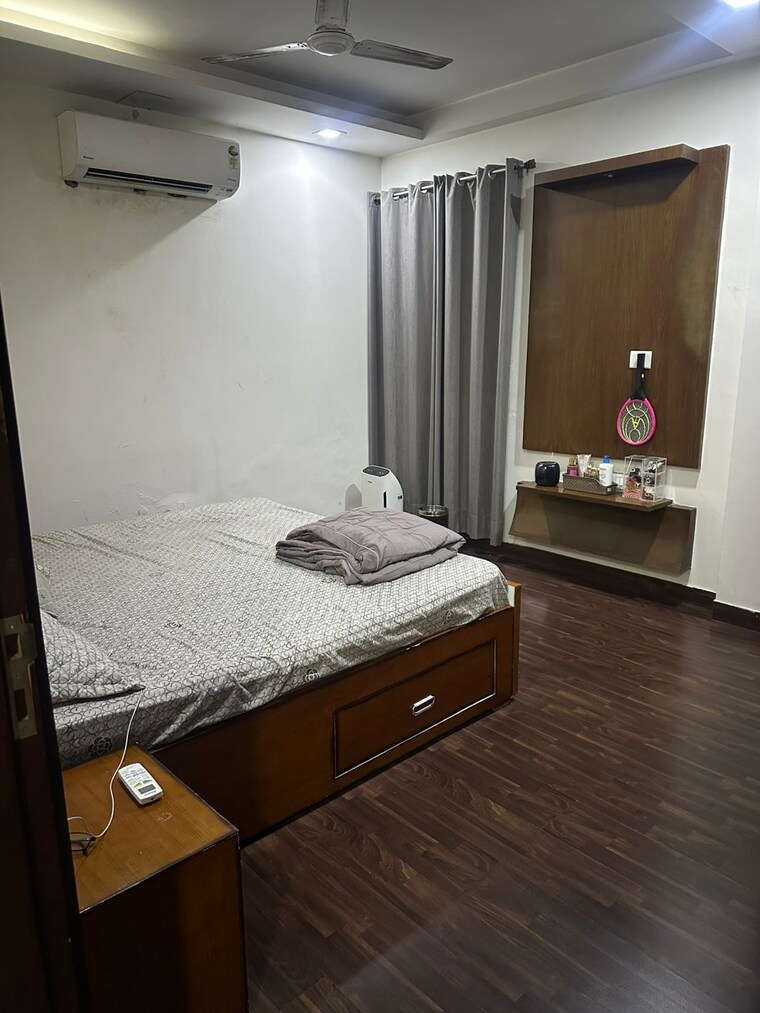 Bedroom, triveni-apartments-cghs 3 Bedroom 1250 Sq.Ft. Apartment In Paschim Vihar Delhi 9405845