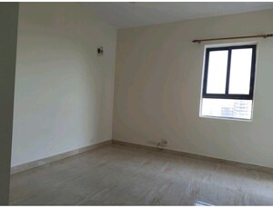 Room in 4 BHK Apartment at Unitech Uniworld Gardens, Sector 47 – for Sale