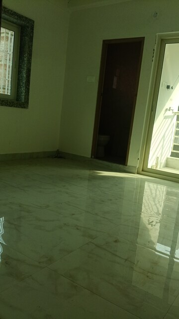 Room in 3 BHK Apartment at Natural Awas, Chinar Park – for Rent