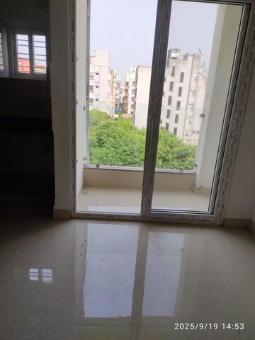 Room in 2 BHK Apartment at Natural Awas, Chinar Park – for Sale