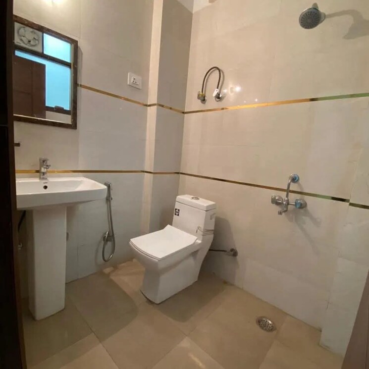 Bathroom, chattarpur 2 Bedroom 1000 Sq.Ft. Builder Floor In Chattarpur Delhi 9405924