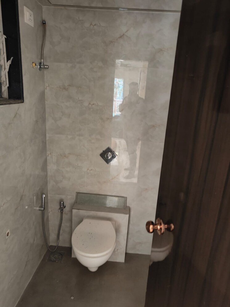 Bathroom, essgee-yash-heights 2 Bedroom 1400 Sq.Ft. Apartment In Mazgaon Mumbai 9405923
