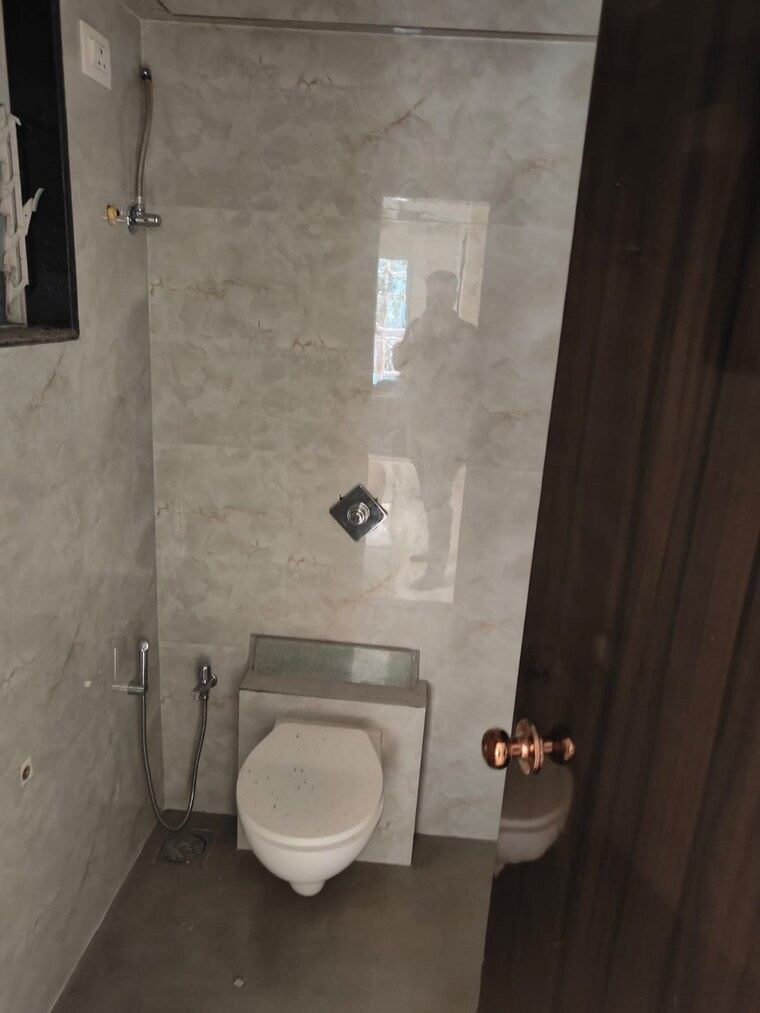 Bathroom, essgee-yash-heights 2 Bedroom 1400 Sq.Ft. Apartment In Mazgaon Mumbai 9405923